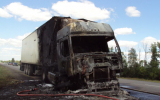 КамАЗ загорелся в Воронеже: водителя госпитализировали с ожогами
